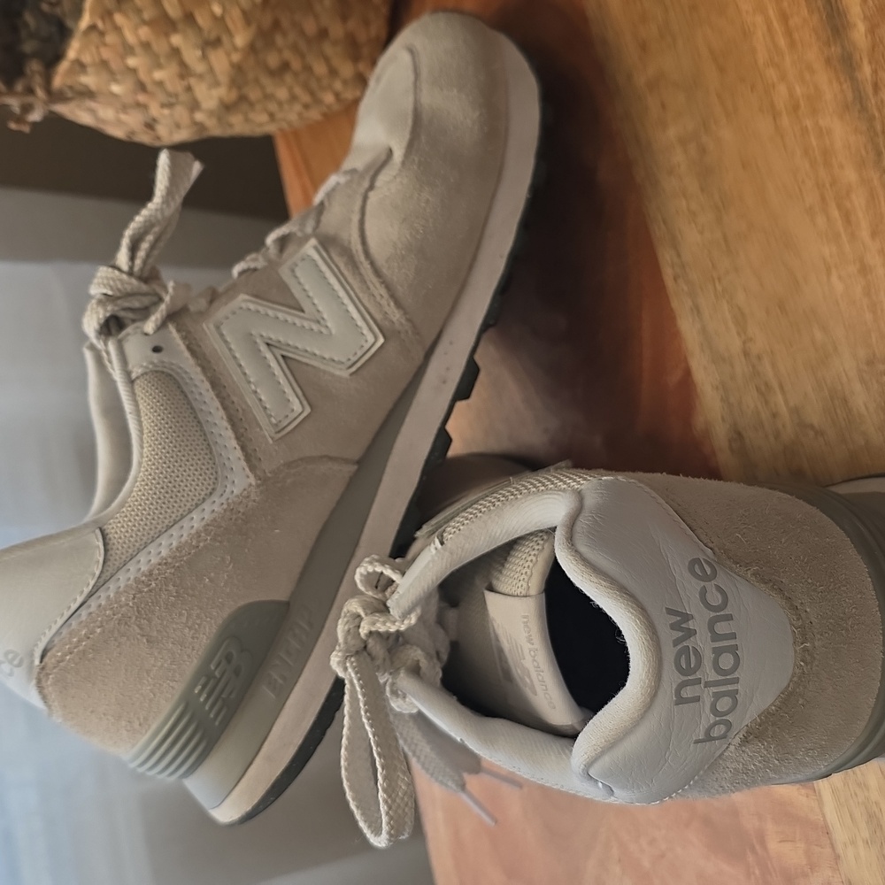 New Balance Cream and White Sneakers. Size 8 Men / 9.5 Women - Picture 3 of 9